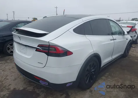 2018 Tesla Model X 100D/75D/P100D z USA, uszkodzony, nr VIN 5YJXCBE2XJF142595